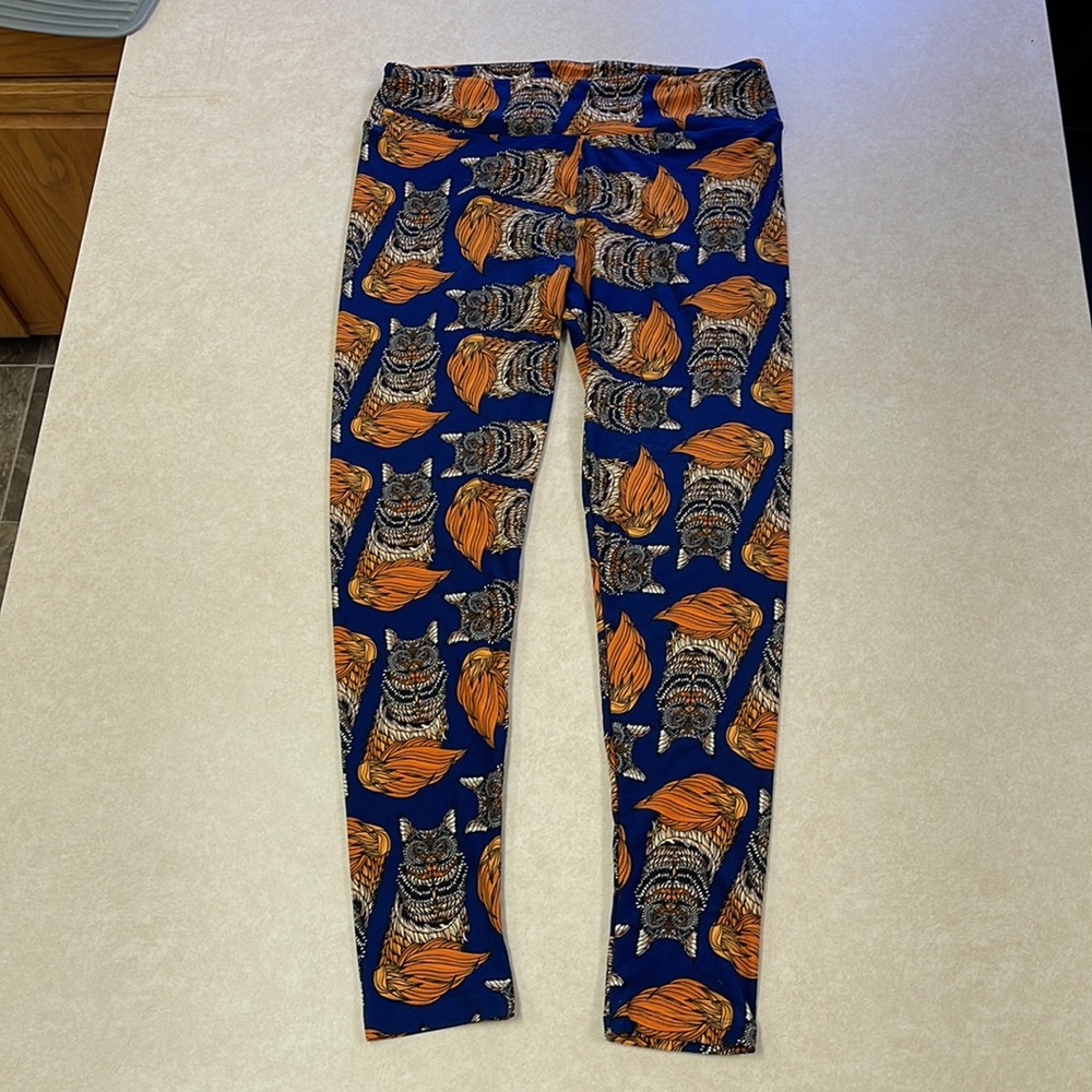 Geometric cat print leggings